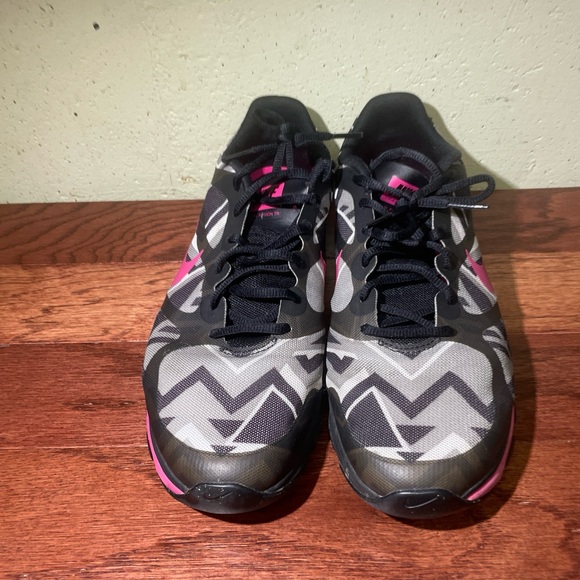 Nike Training Dual Fusion TR Sneakers Pink Black Camo Size 10 - Picture 3 of 6
